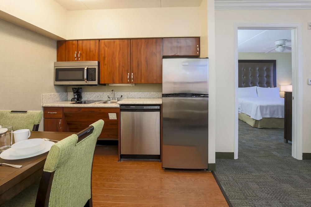 Suite, 1 King Bed, Accessible, Bathtub - Photo 1
