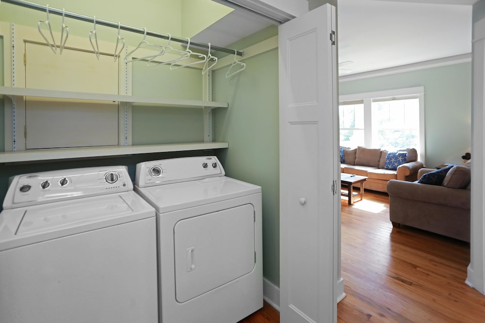 House, Multiple Beds (Attitude Adjustment) photo 2