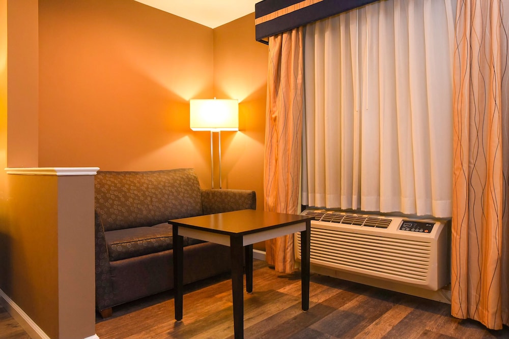 Signature Suite, 1 King Bed with Sofa bed, Non Smoking, Jetted Tub photo 1
