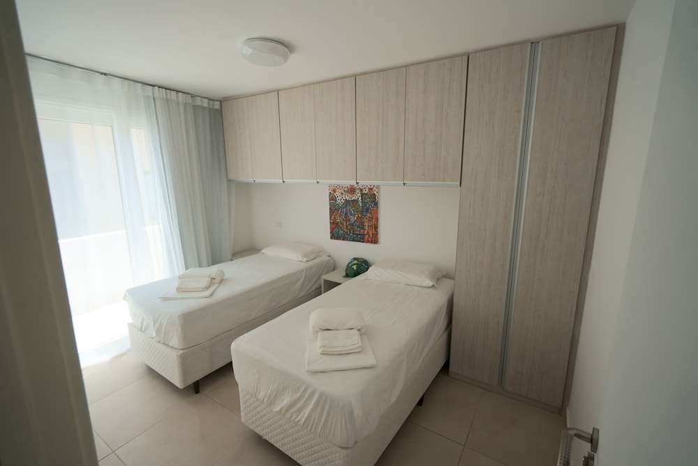 Deluxe Suite (203)