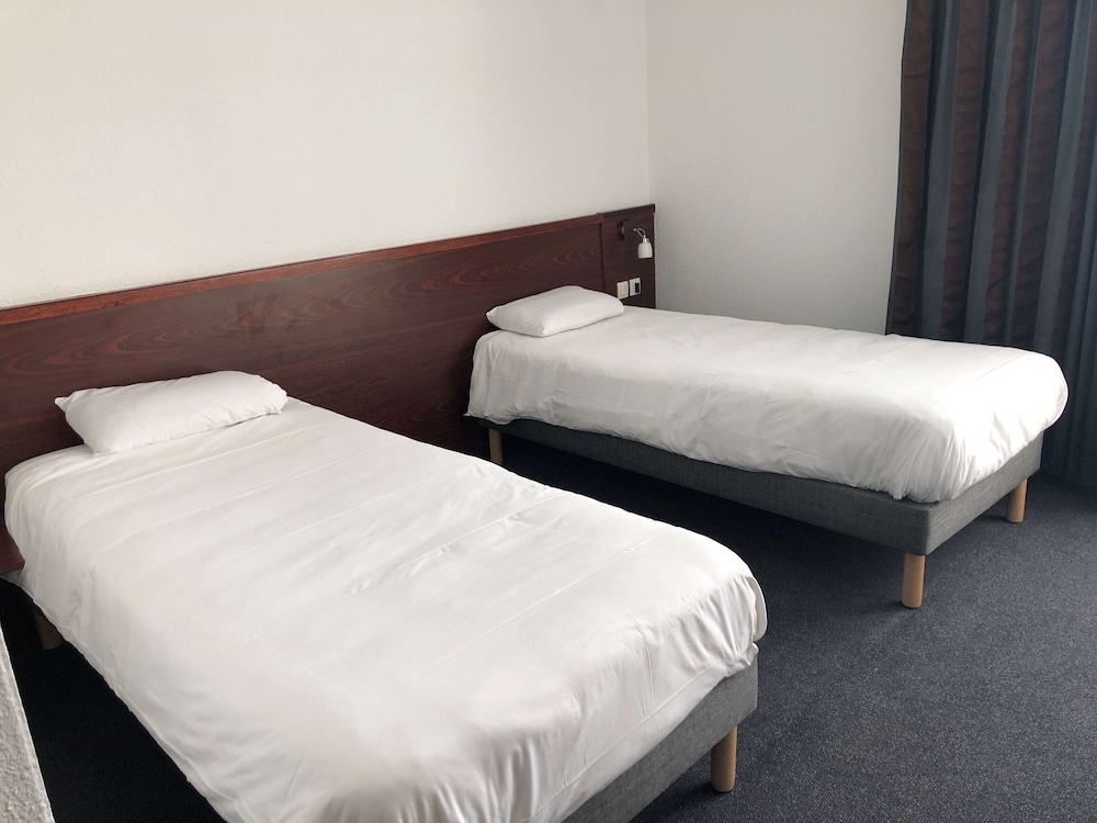 Superior Room, 3 Twin Beds photo 2