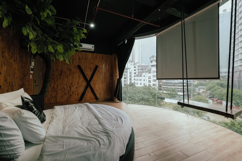 Panoramic Studio Suite, 1 Queen Bed, City View