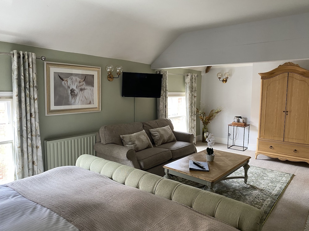 Suite, Ensuite photo 3