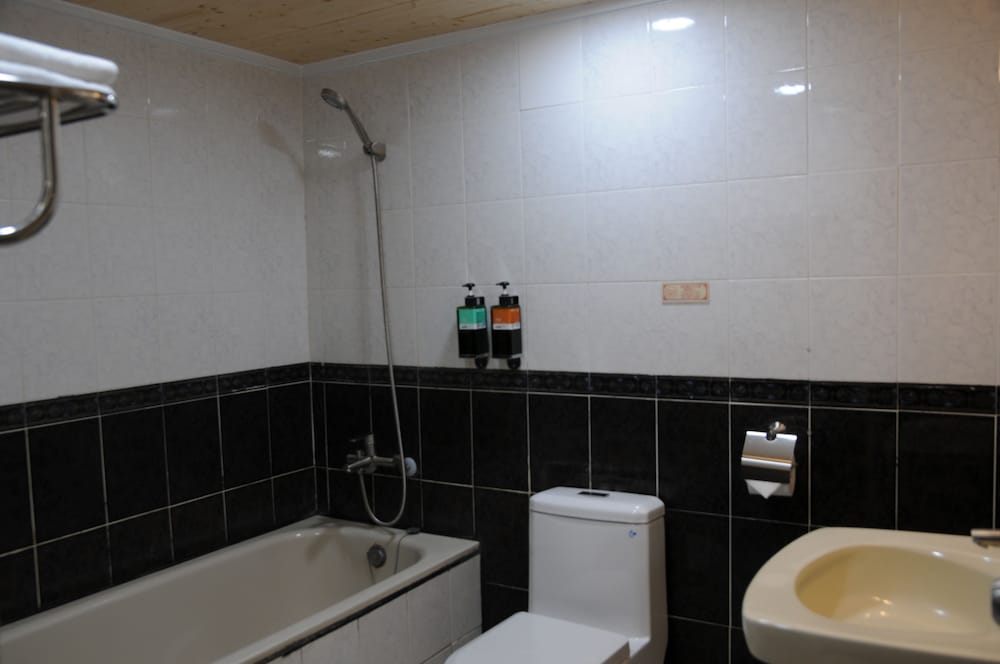 Standard Quadruple Room, 2 Double Beds - Photo 11