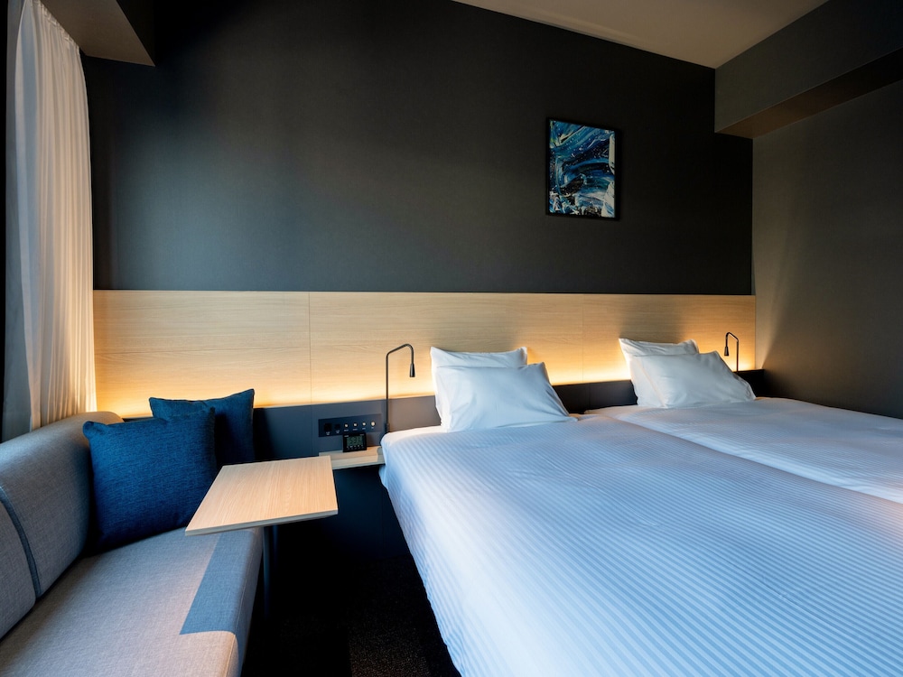 Medium Twin Room, Non Smoking - Photo 6
