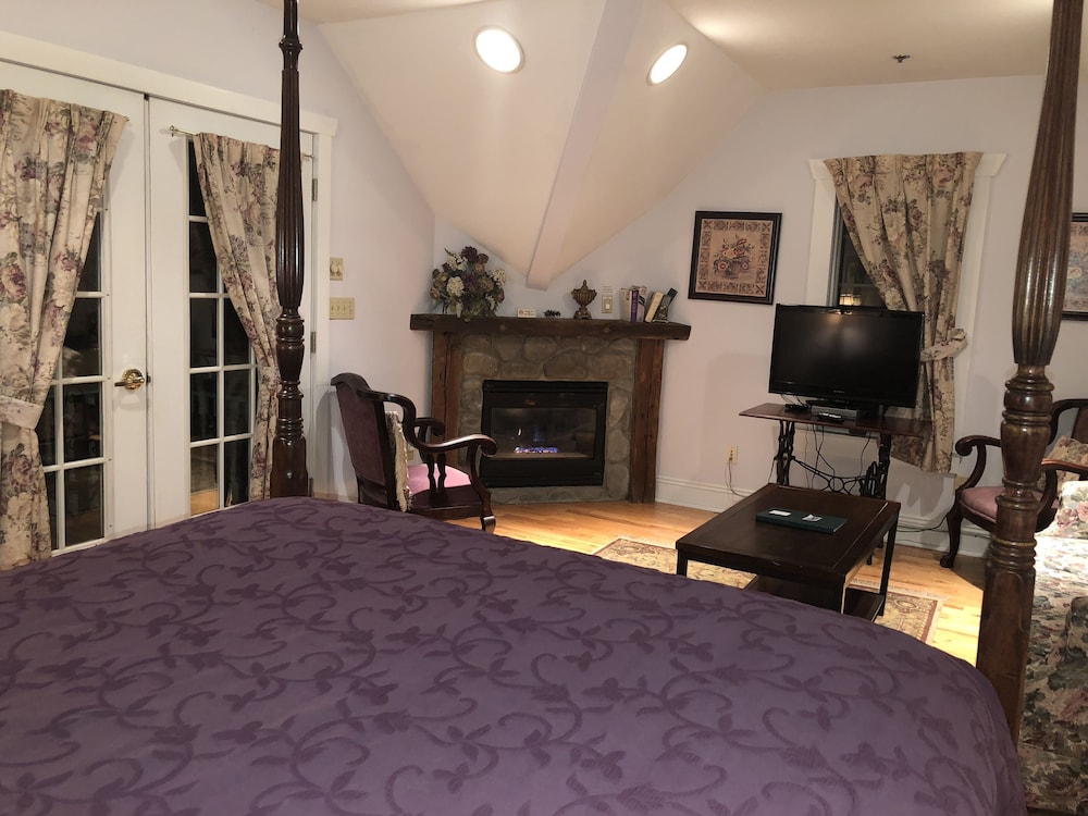 Luxury Quadruple Room, Ensuite (Violet Suite #10) - Photo 2