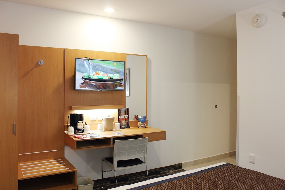 Standard Room, 1 Queen Bed - Photo 2