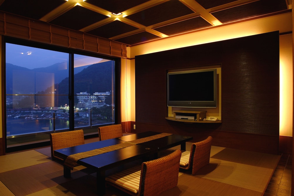 Modern Japanese Style Room with Open-air Bath, Lake View –Kohaku-