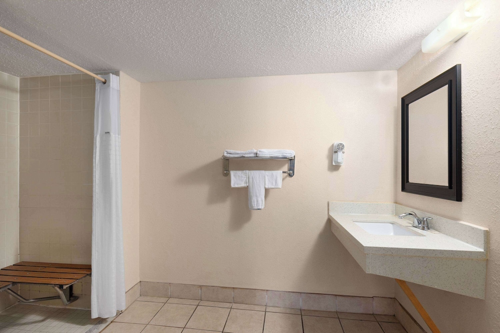 Room, Accessible - Photo 3