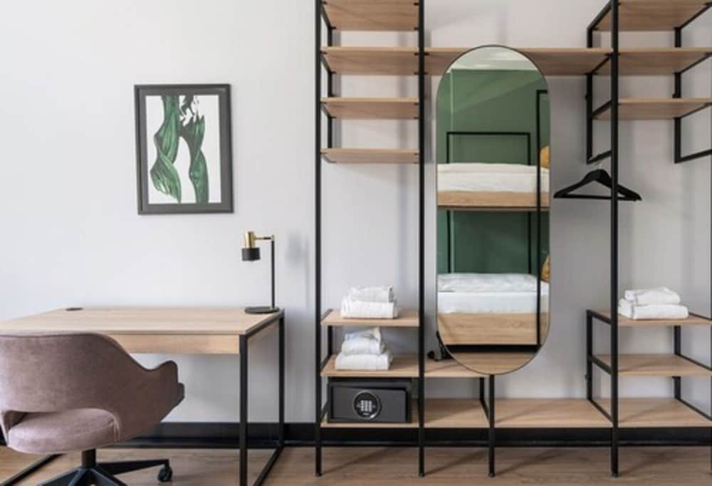 Large 1 Bedroom Apartment with Sofa Bed photo 3