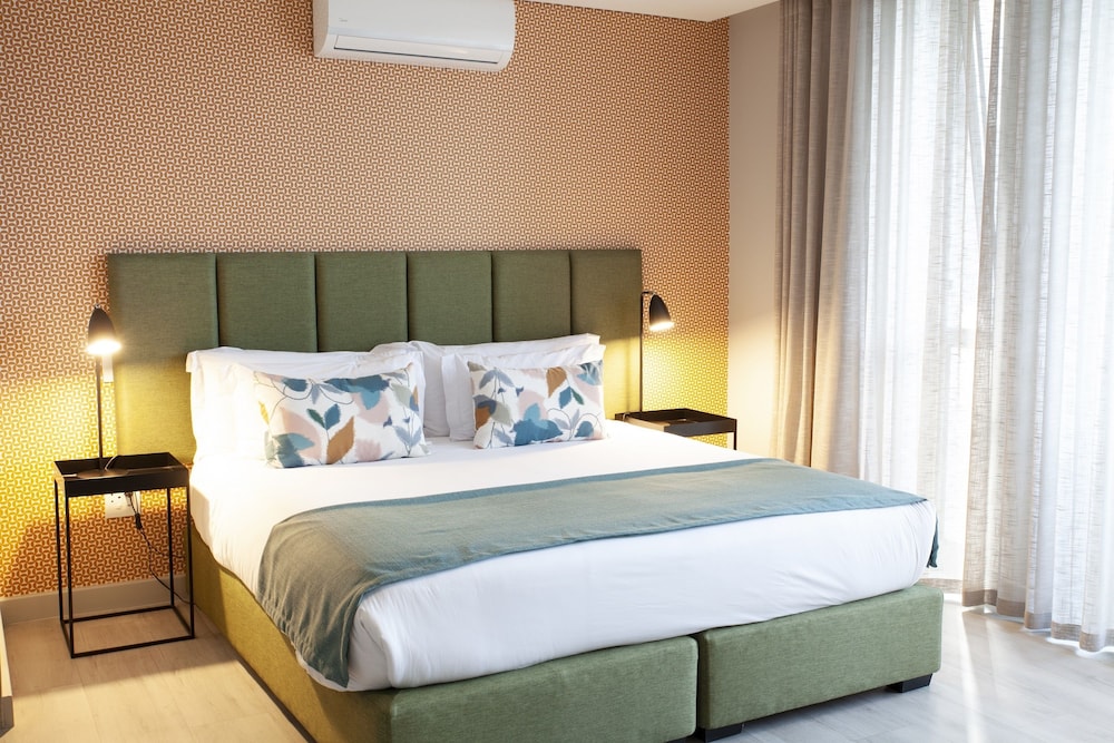 Deluxe Room, 1 Bedroom - Photo 1