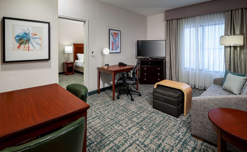 Suite, 1 King Bed, Accessible (Mobility & Hearing, Roll-in Shower) - Photo 4