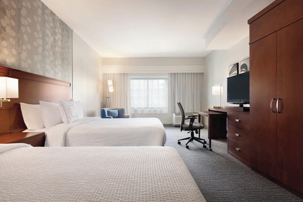 Room, 2 Queen Beds (Mobility/Hearing Accessible, Tub) - Photo 3