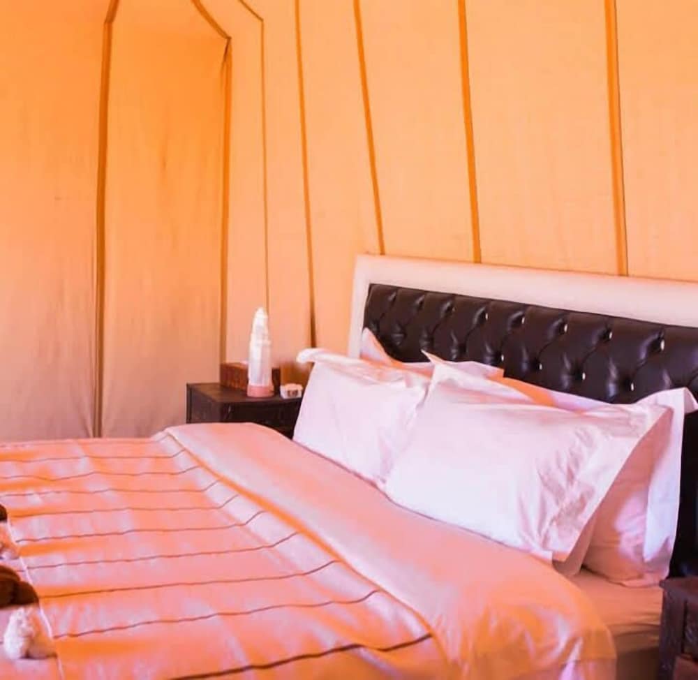 Deluxe Triple Room, Balcony, Desert View photo 1