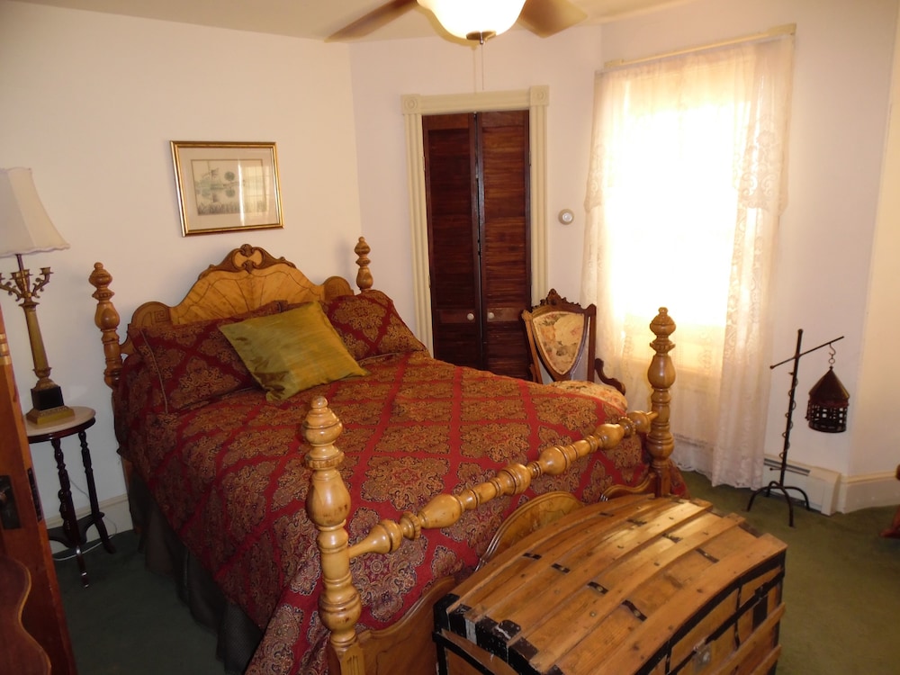 Standard Double Room, Ensuite (Alfred Lord Tennyson)