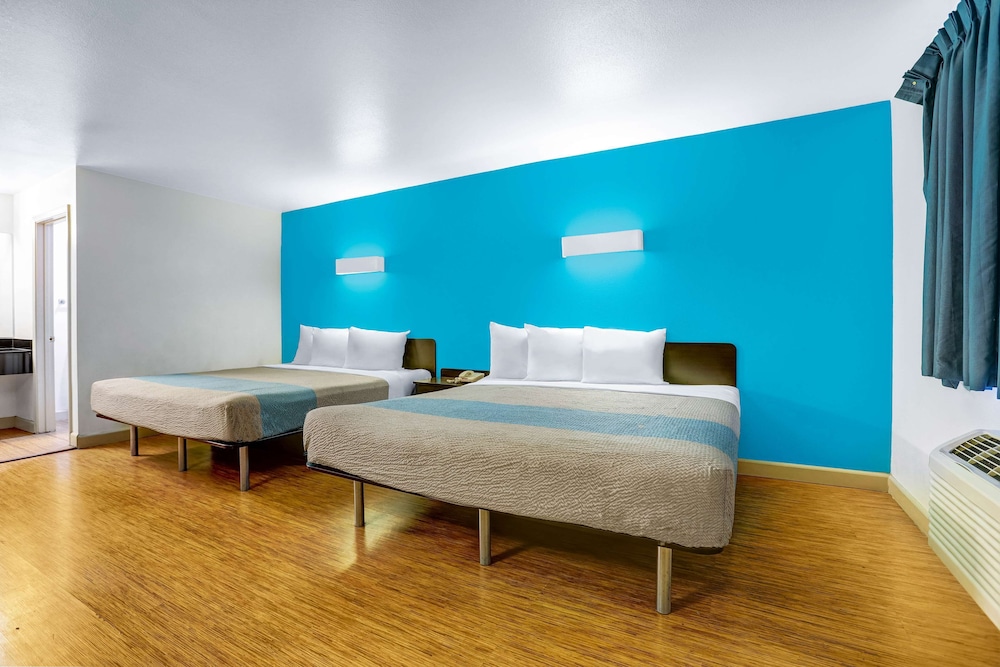 Standard Room, Multiple Beds, Non Smoking