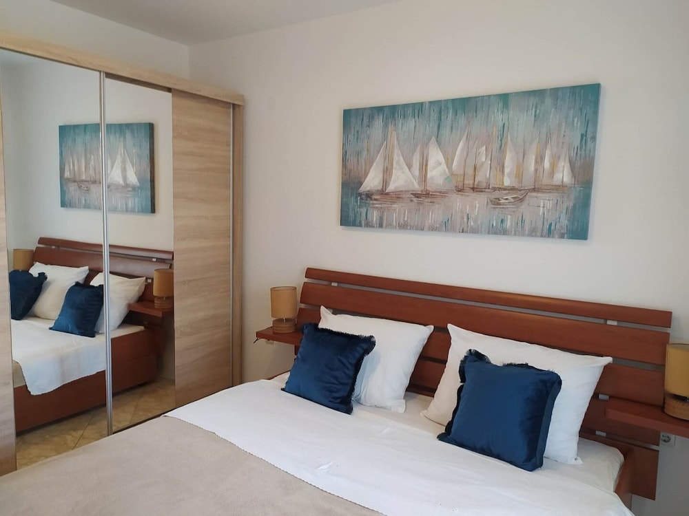 Apartment (Zlata - only 50 m from beach - A1(4+2) photo 3