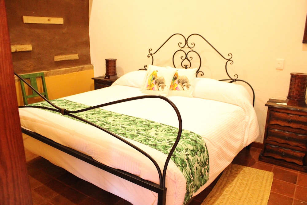 Design Single Room, 1 King Bed photo 3