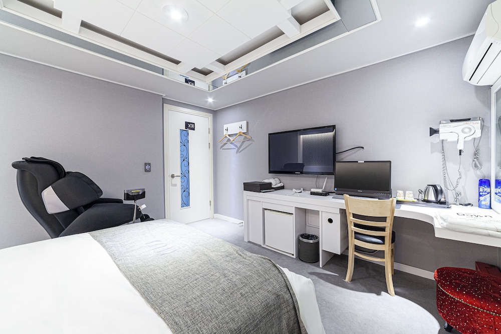 Premium Room - Photo 8