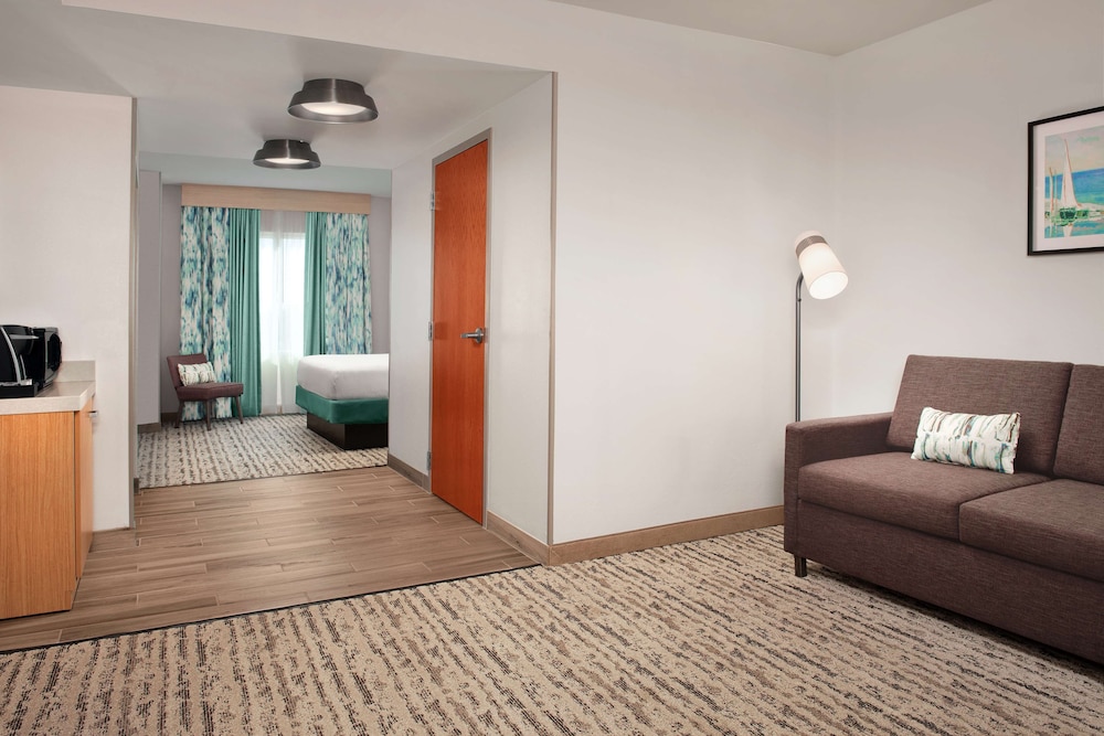 King, Suite, 1 Bedroom - Photo 4