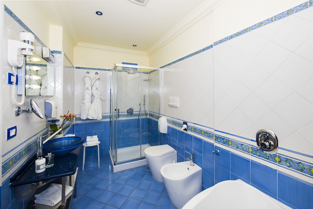 Deluxe Double or Twin Room, Sea View - Photo 8