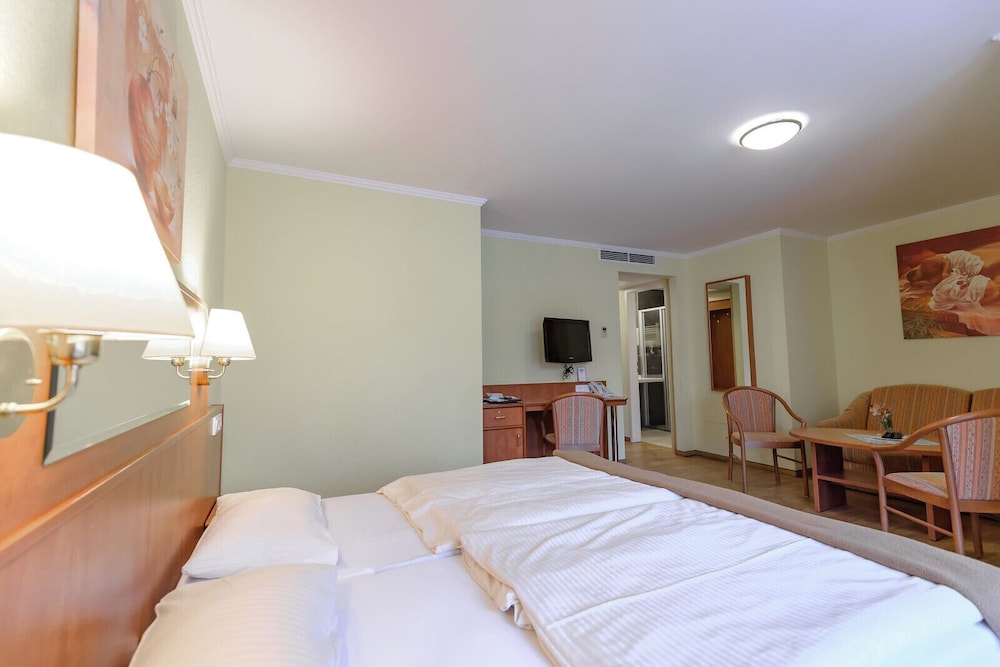 Deluxe Double Room, Balcony, Courtyard View photo 2