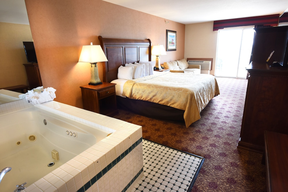 Deluxe Room, 1 King Bed with Sofa bed, Jetted Tub, Lake View