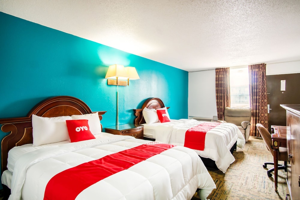 2 Queen Bed with Pull Out photo 3