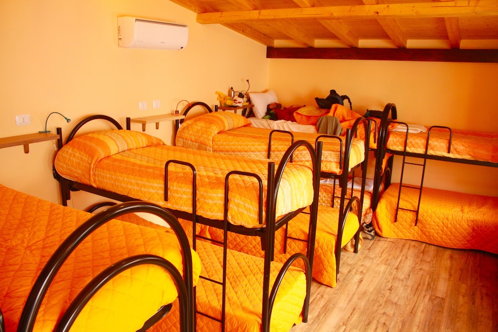 One Bed in Shared Mixed ten bedded Dormitory Shared Bathroom