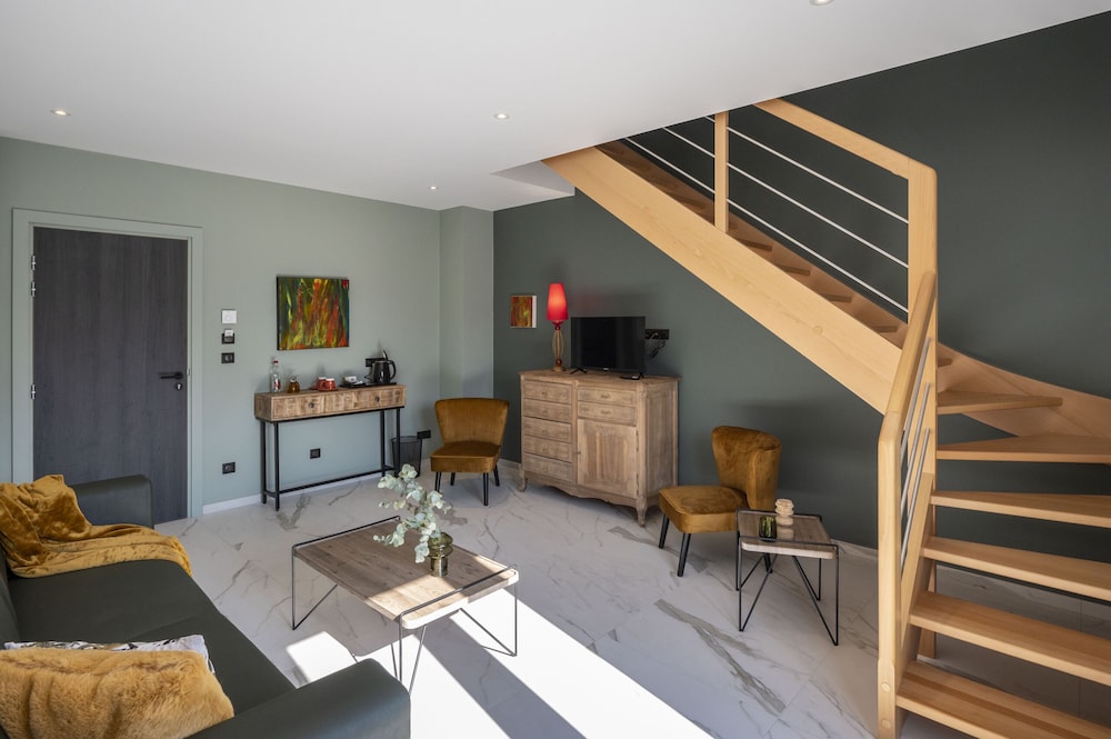 Duplex, Ensuite photo 3