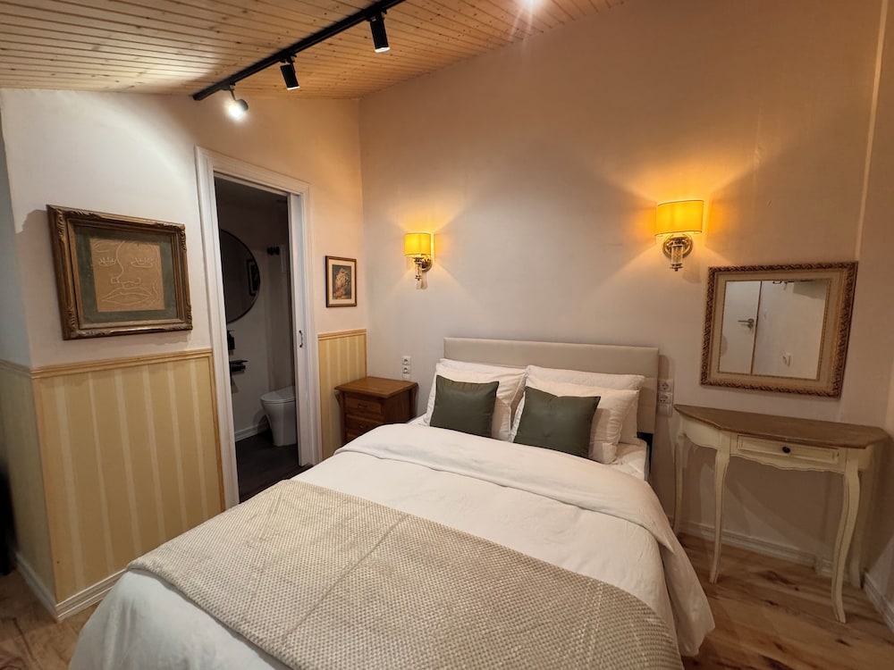 Economy Triple Room