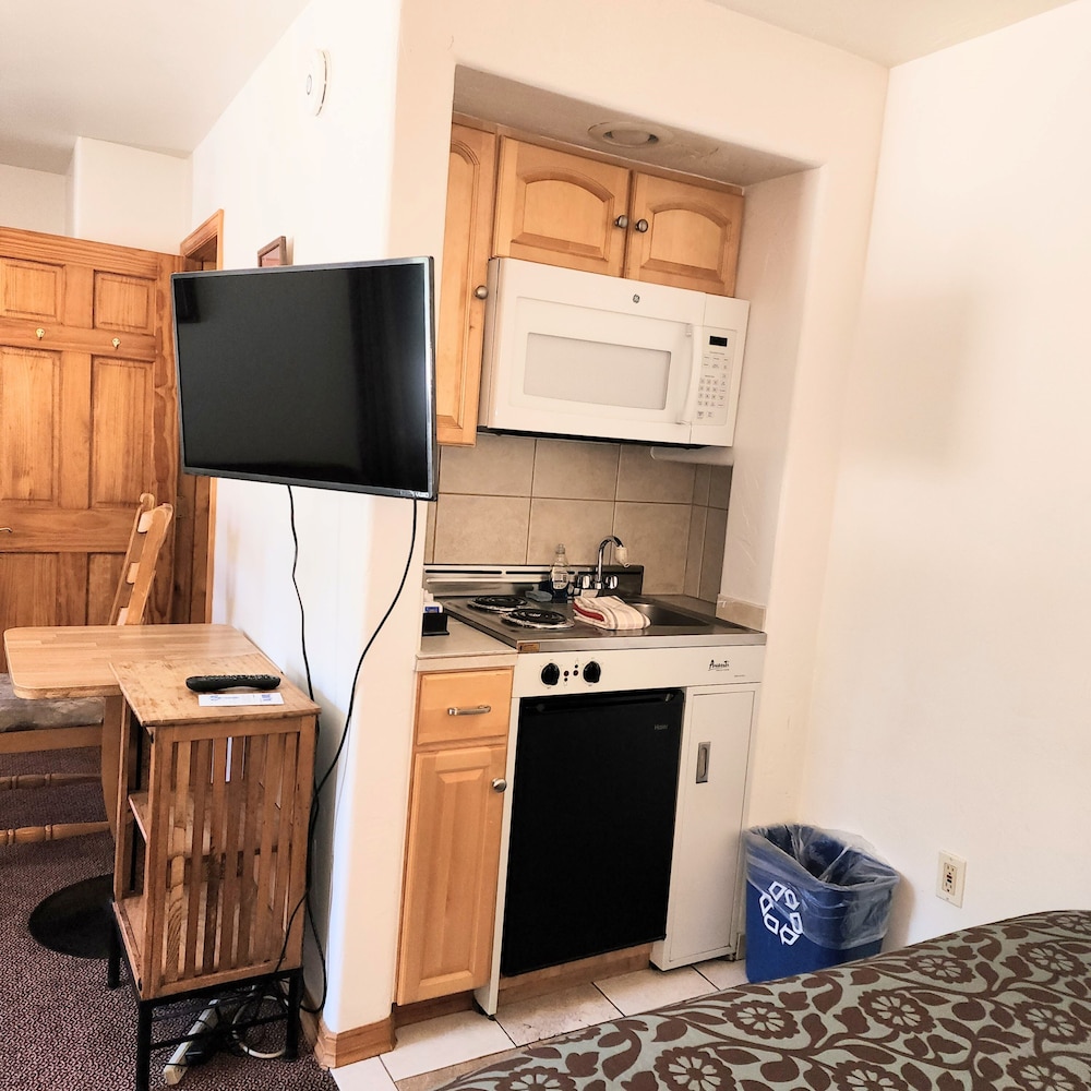 Deluxe Room, 1 Bedroom, Kitchen, Mountain View photo 3