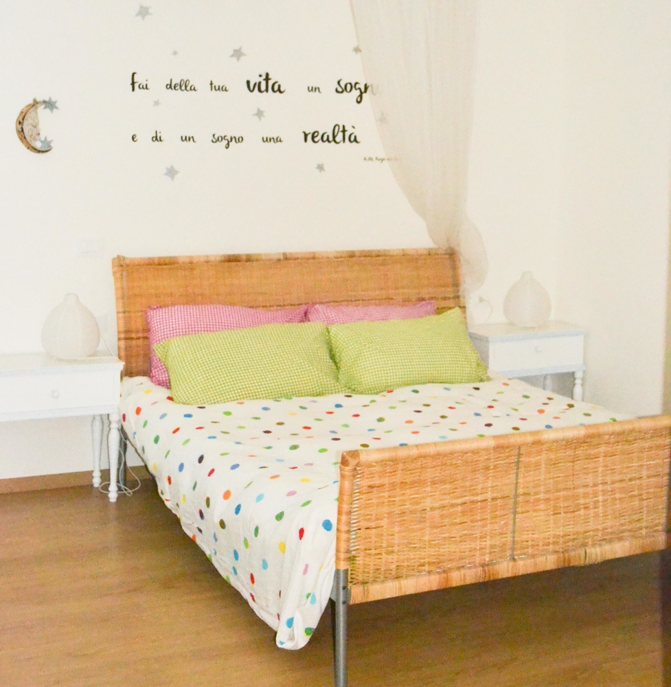 Romantic Double Room, 1 Double Bed, Private Bathroom, Hill View photo 2
