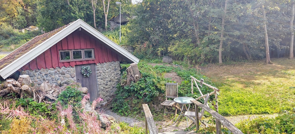 Hotel Jordkällaren, small cabin with detached private bathroom photo 3