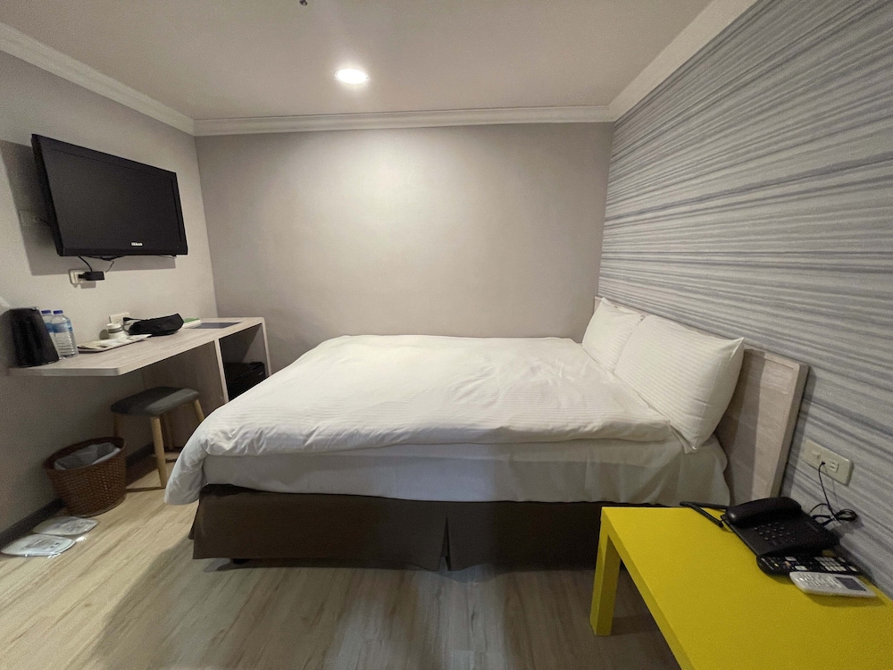 Economy Double Room, No Windows photo 2