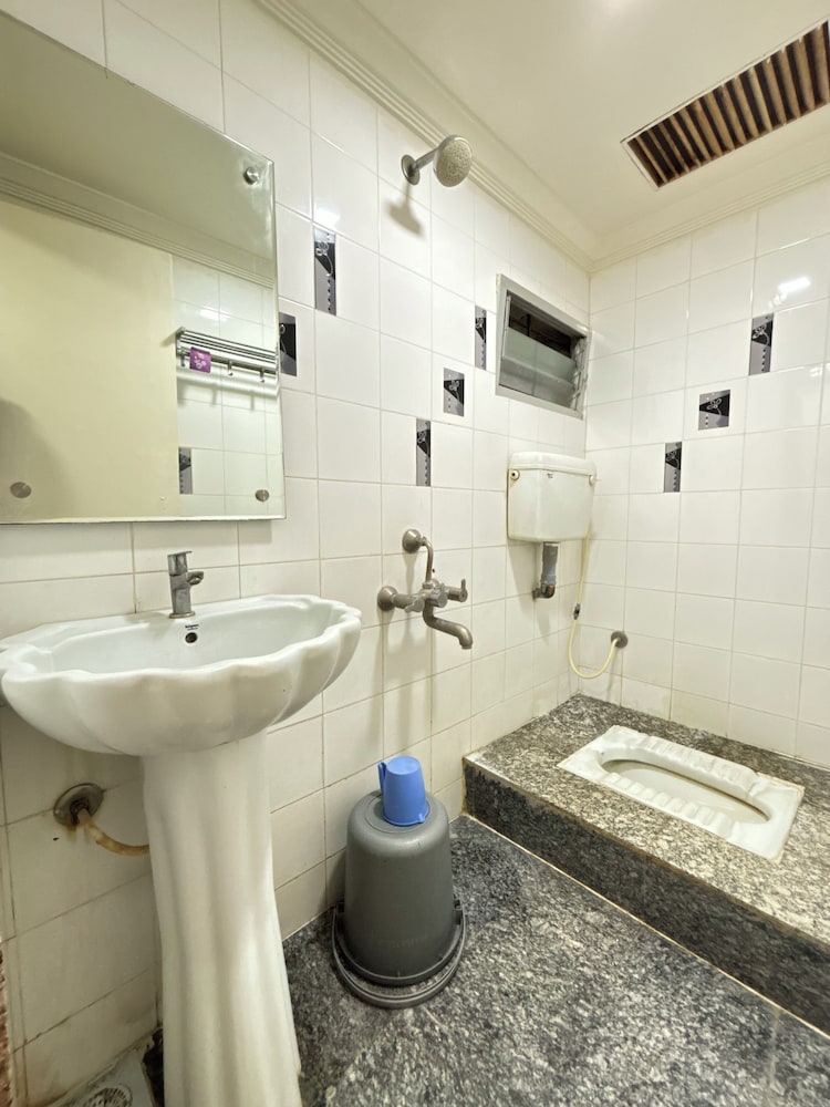 Deluxe Double Room - Photo 10