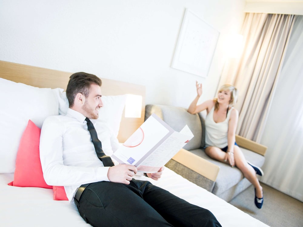 Executive Room, 1 Queen Bed with Sofa bed - Photo 7