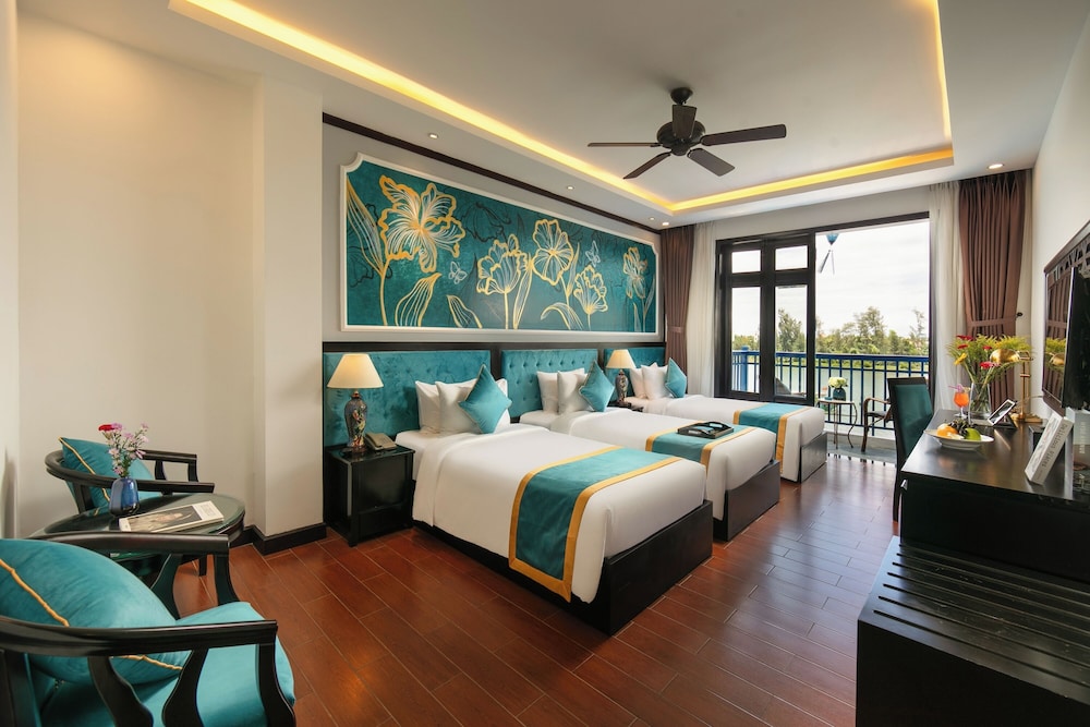 Triple Premium River View & Balcony photo 2