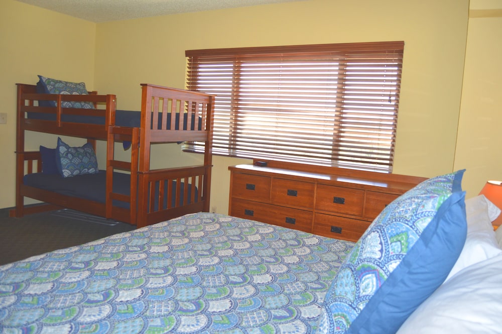 Standard Room, 1 King and 1 Bunk Bed photo 1