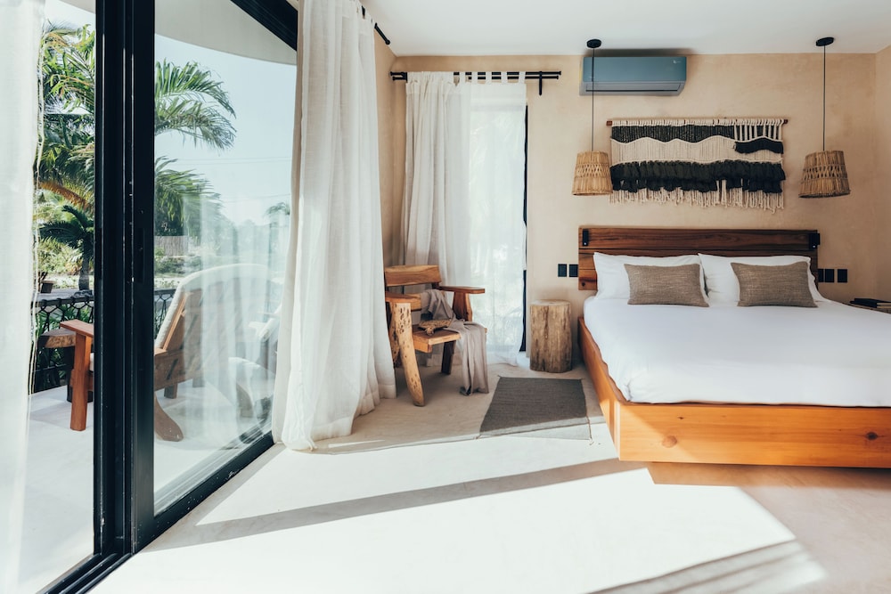 Premium King Bed Pool Level Room
