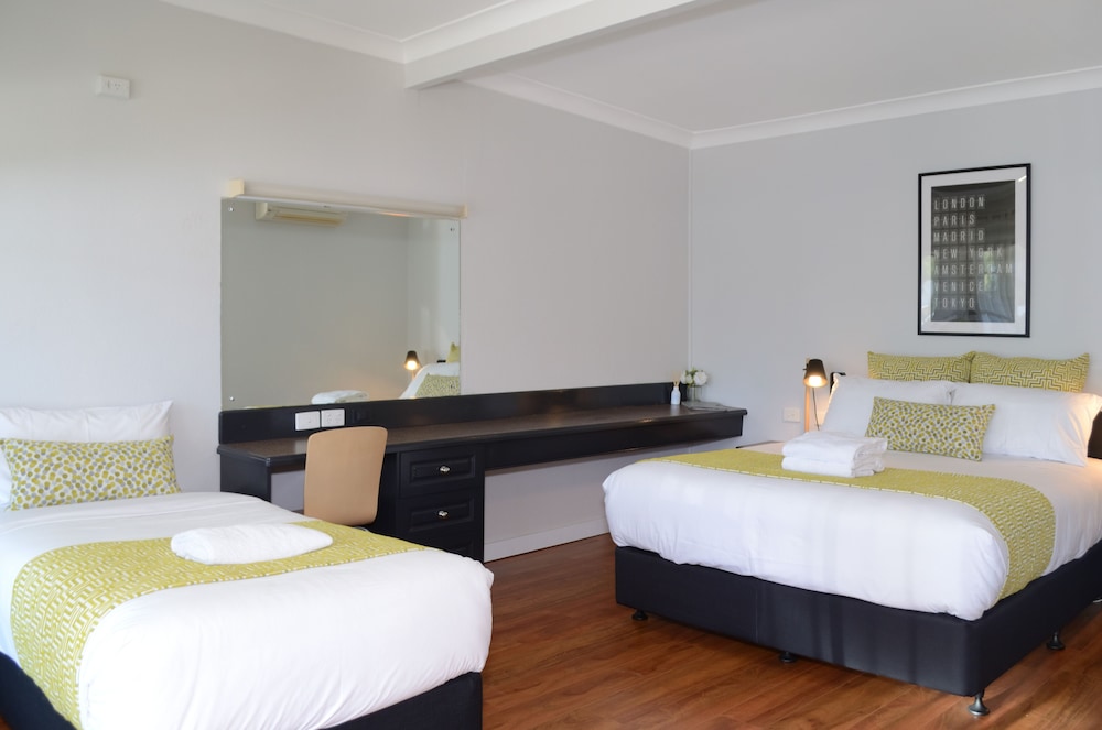 Standard Room, Non Smoking (Corporate Suite) photo 2