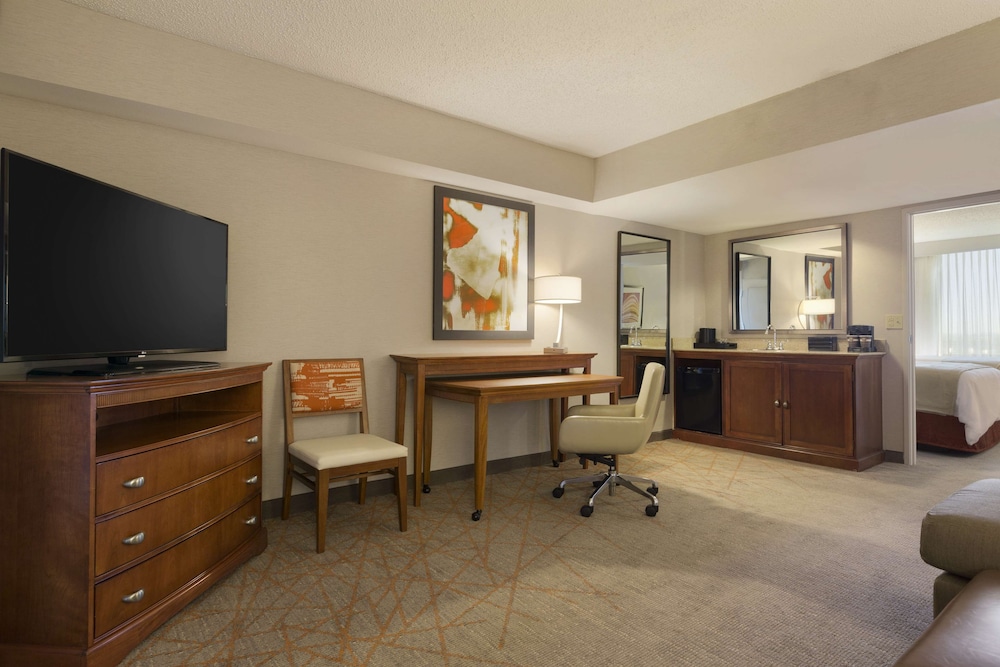 Suite, 2 Queen Beds, Accessible, Non Smoking (Roll In Shower) photo 1