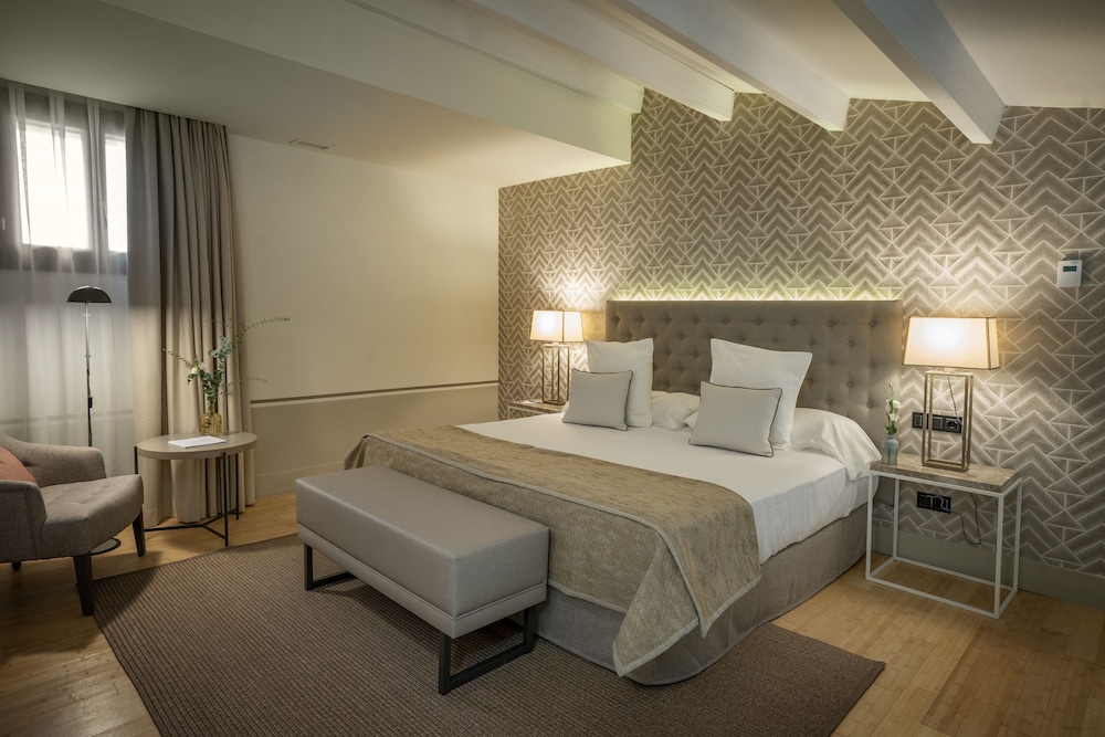Junior Suite - Photo 1