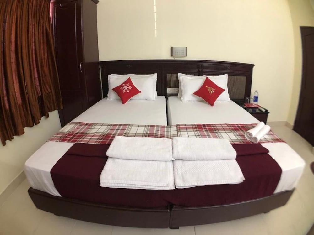 Double Room, 1 Double Bed, Non Smoking, City View photo 3