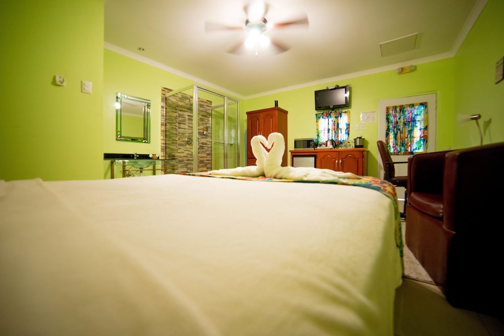 Studio Suite, 1 Double Bed, Non Smoking, Courtyard View photo 2