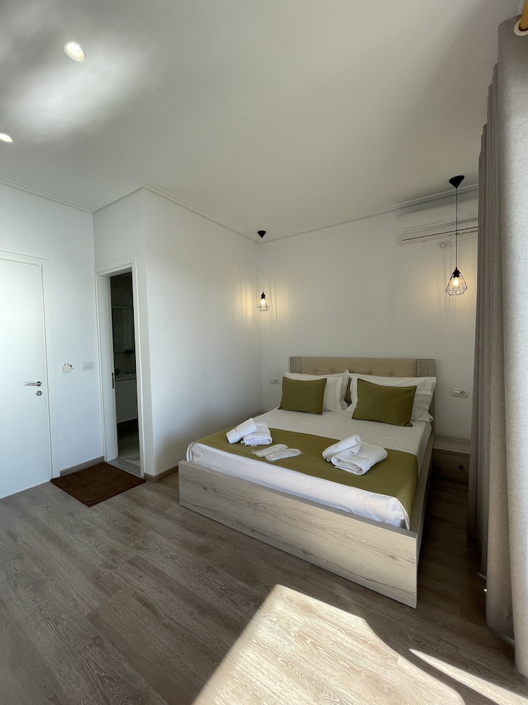 Deluxe Double or Twin Room with Sea View photo 2