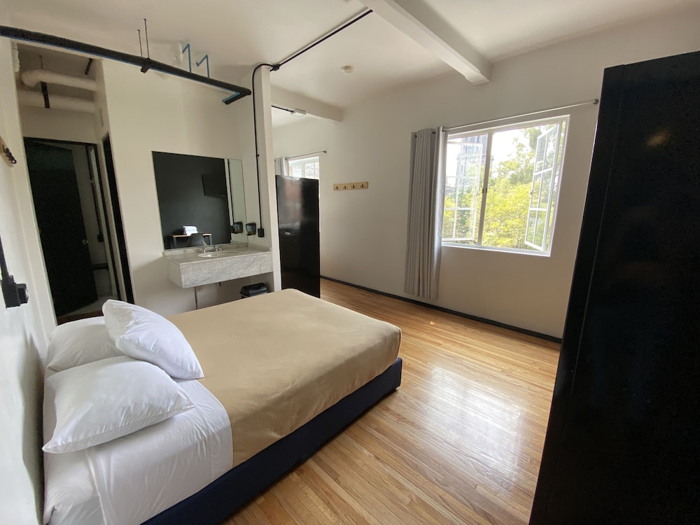 Private Queen size/bunk bed view of the zócalo photo 2