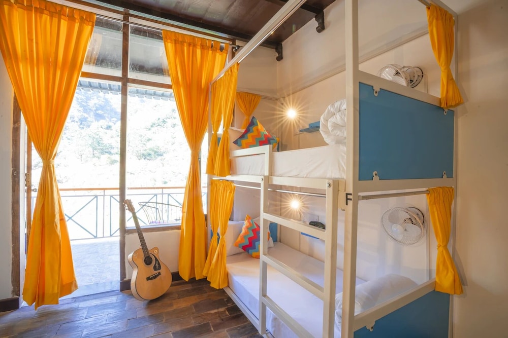 Bed in 6 Bed Mixed A/C Dormitory Room with Ensuite Bathroom photo 1