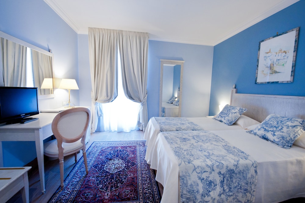 Romantic Double Room, City View - Photo 2