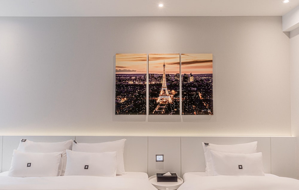 Deluxe Twin Room - Photo 9